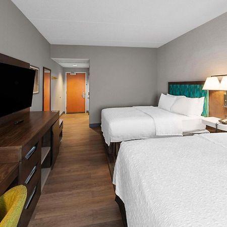 Hampton Inn Nanuet Bagian luar foto