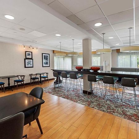Hampton Inn Nanuet Bagian luar foto