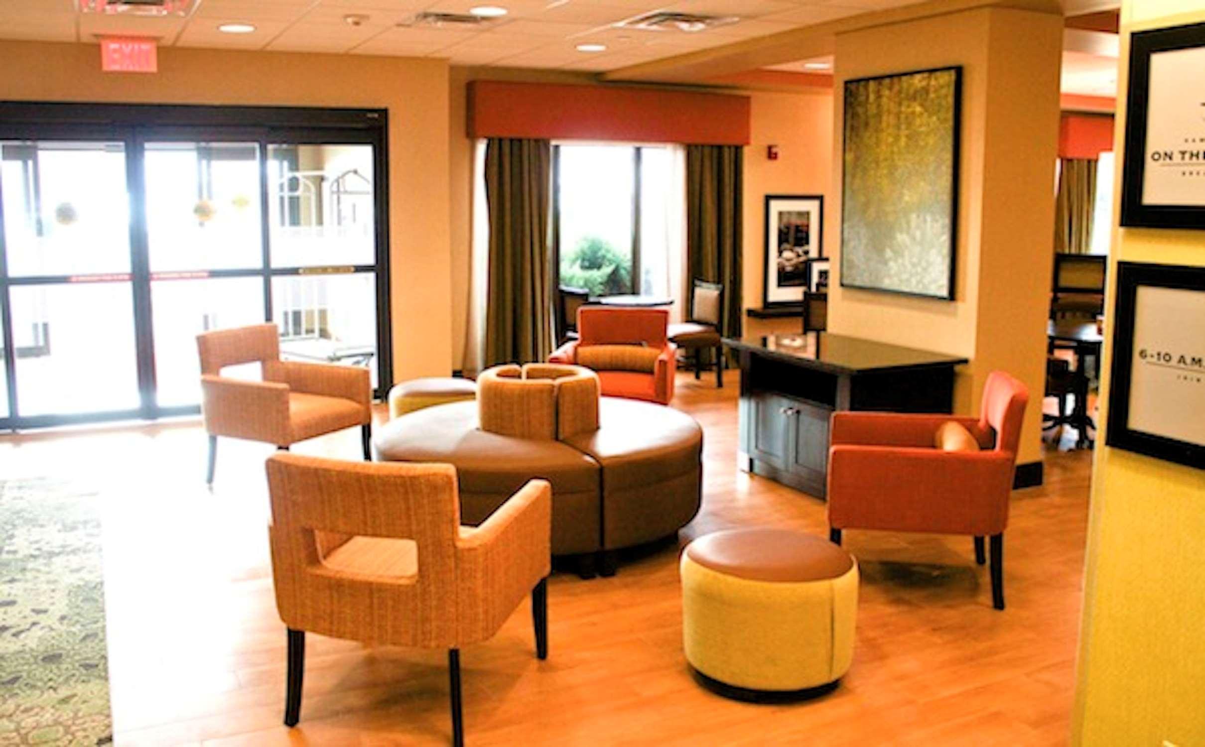 Hampton Inn Nanuet Bagian luar foto