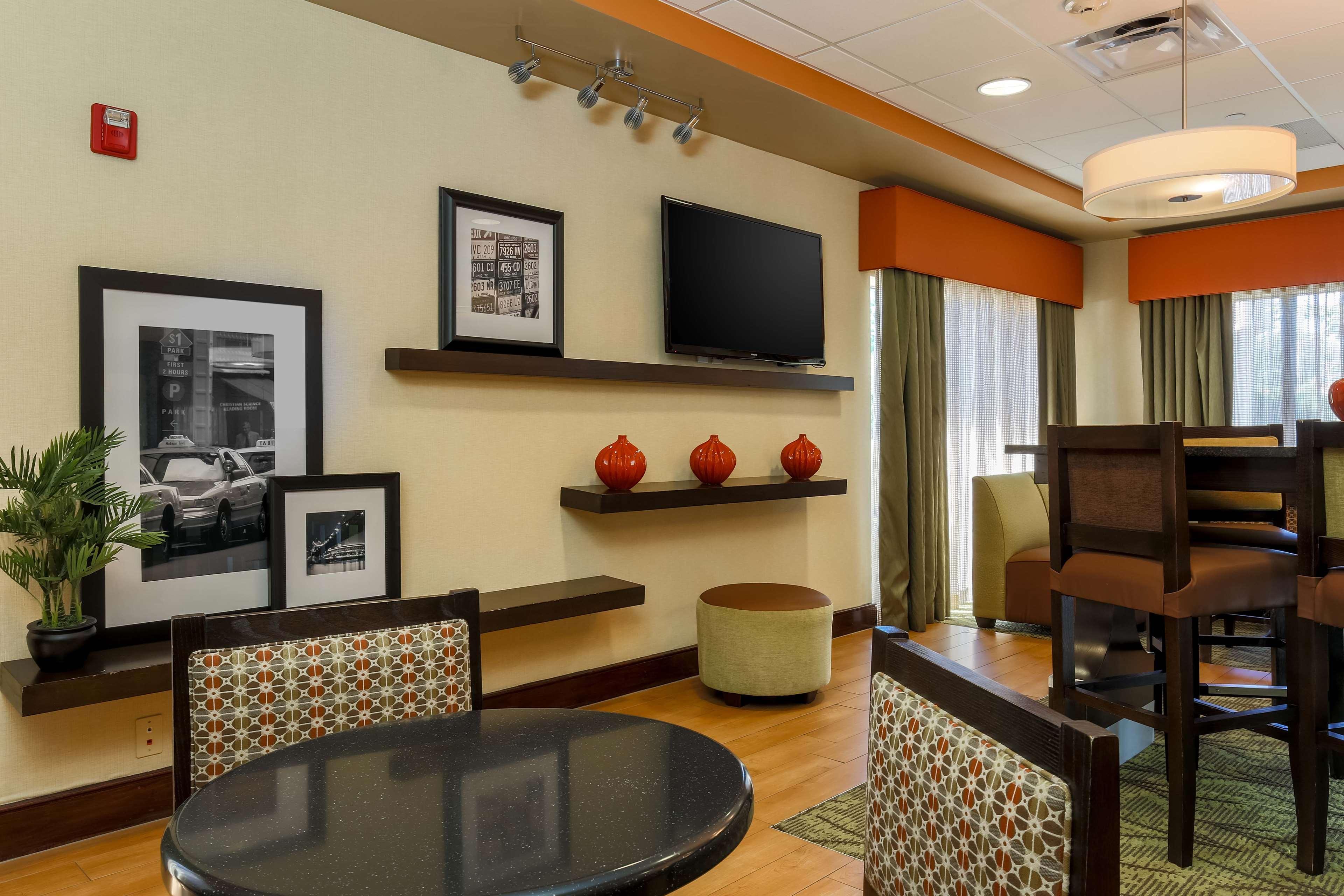 Hampton Inn Nanuet Bagian luar foto