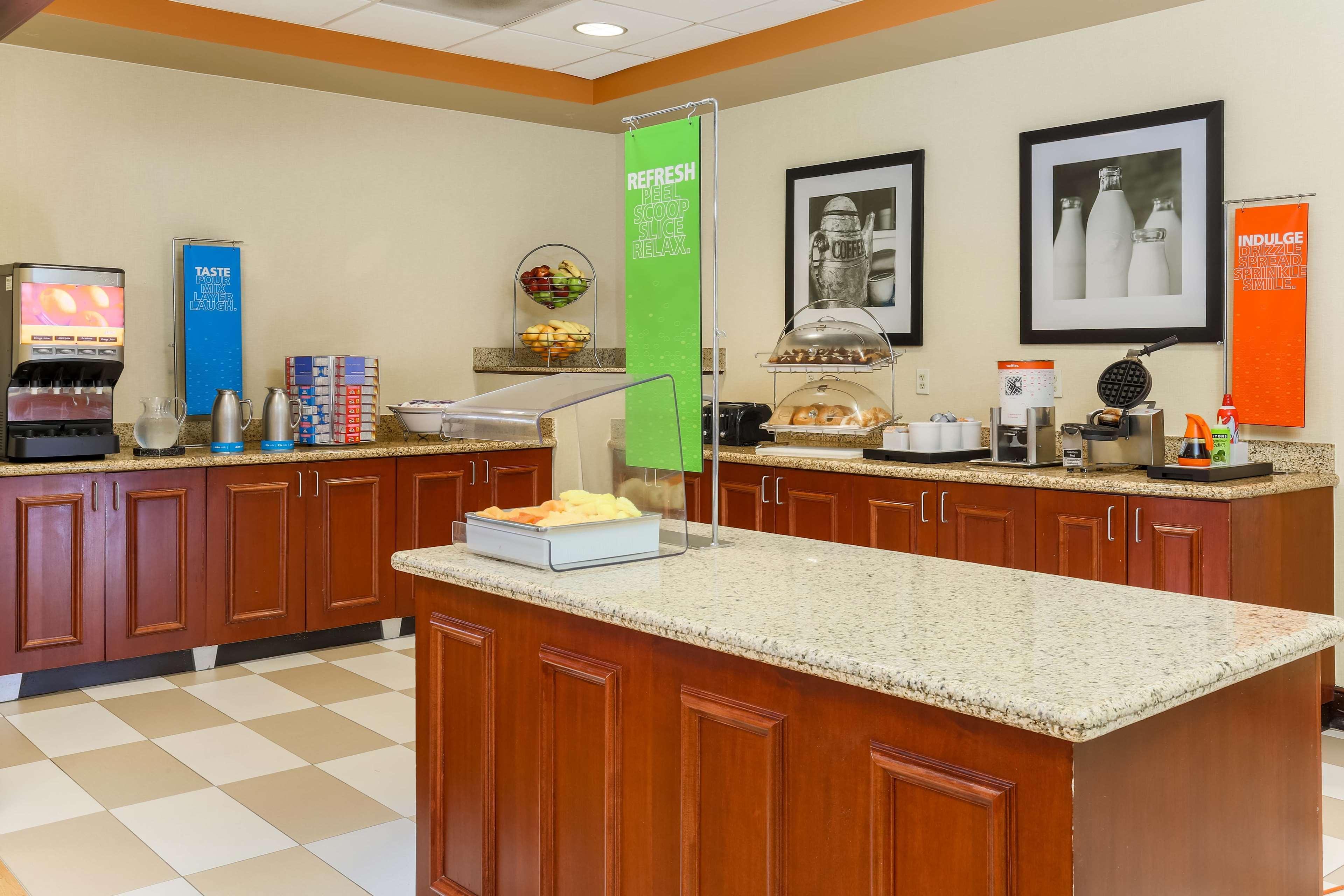 Hampton Inn Nanuet Bagian luar foto