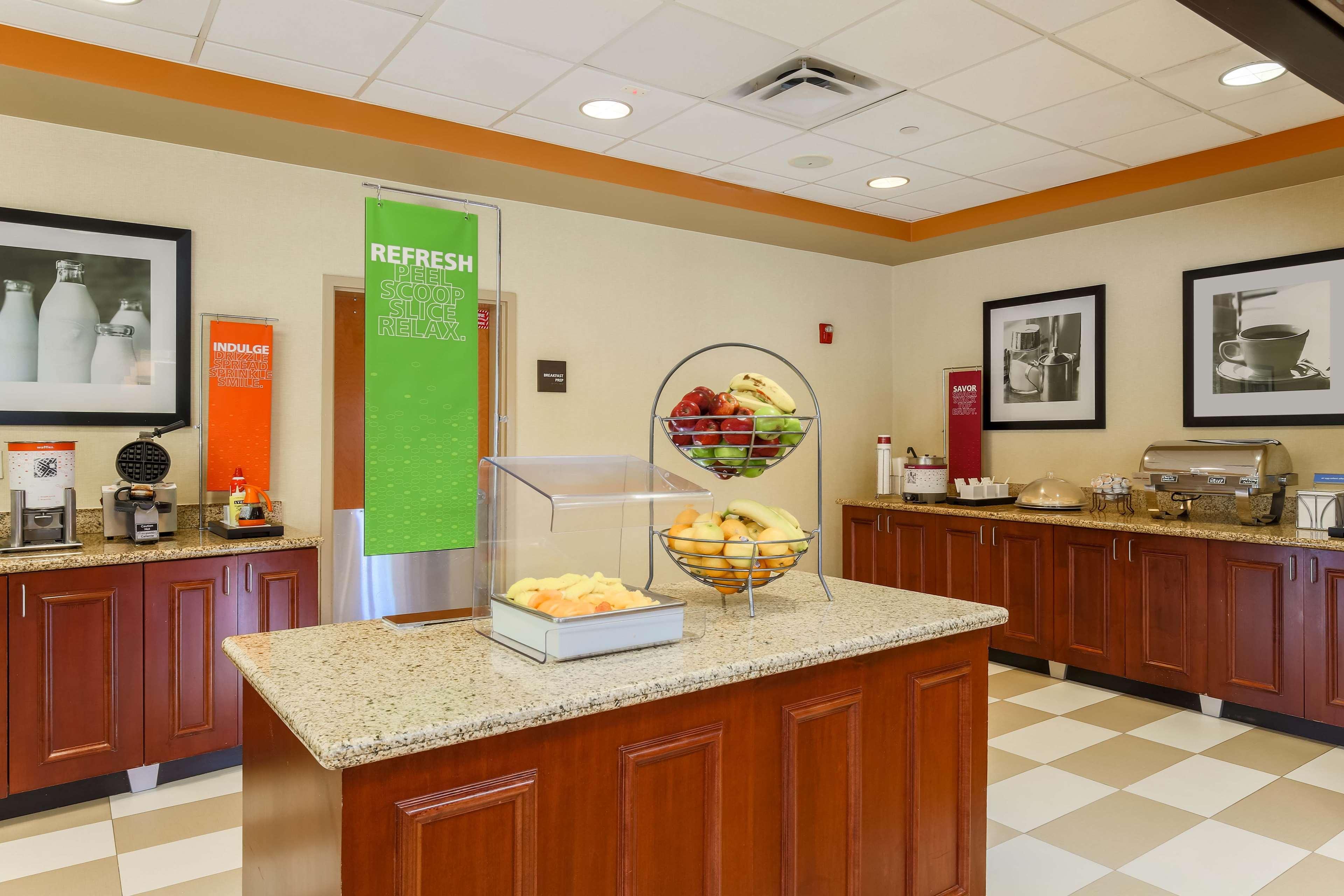 Hampton Inn Nanuet Bagian luar foto