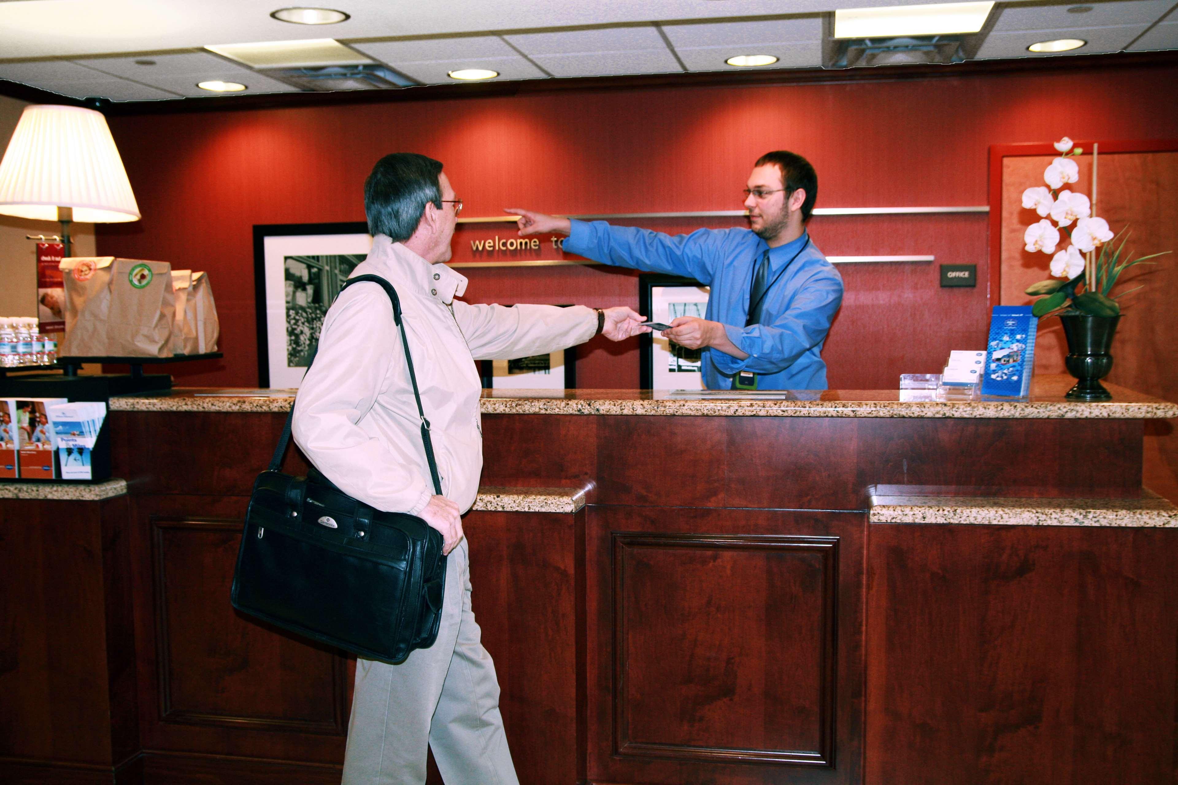Hampton Inn Nanuet Bagian luar foto