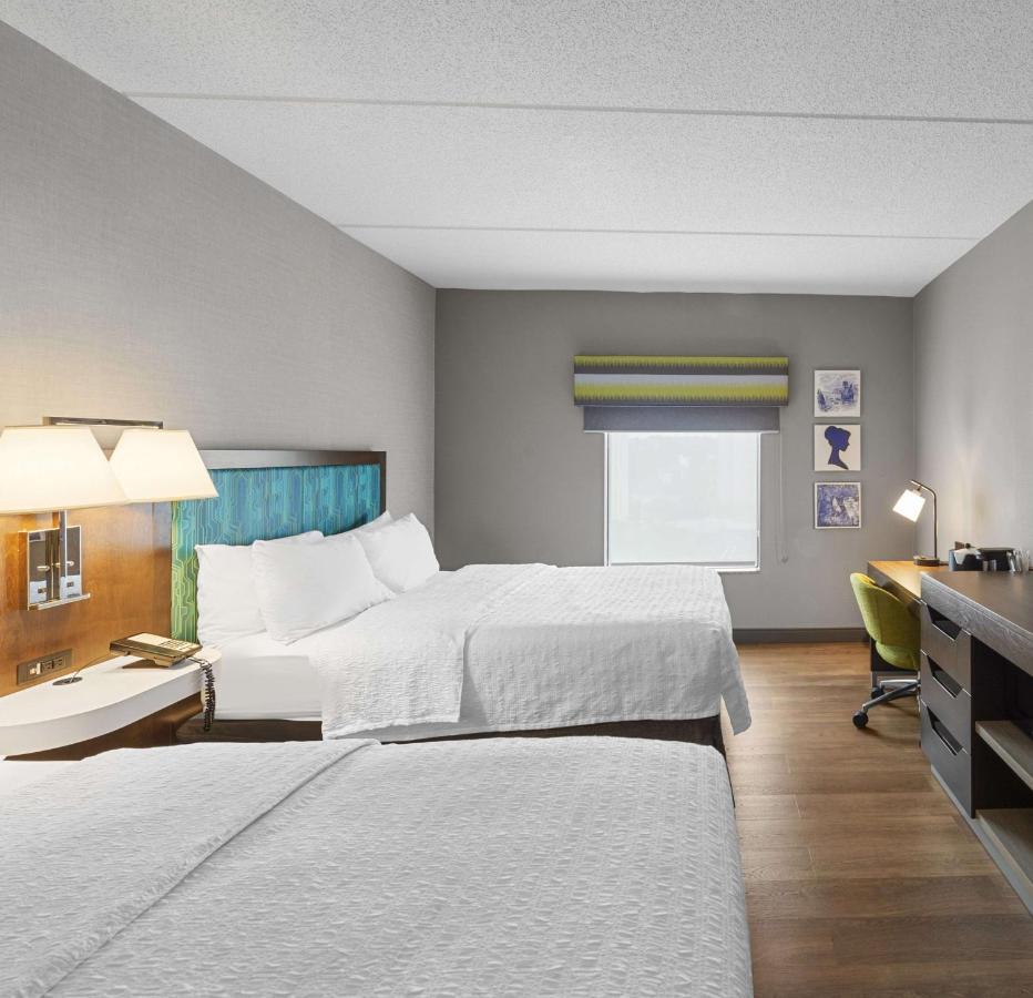 Hampton Inn Nanuet Bagian luar foto