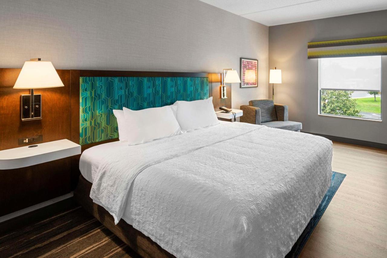 Hampton Inn Nanuet Bagian luar foto