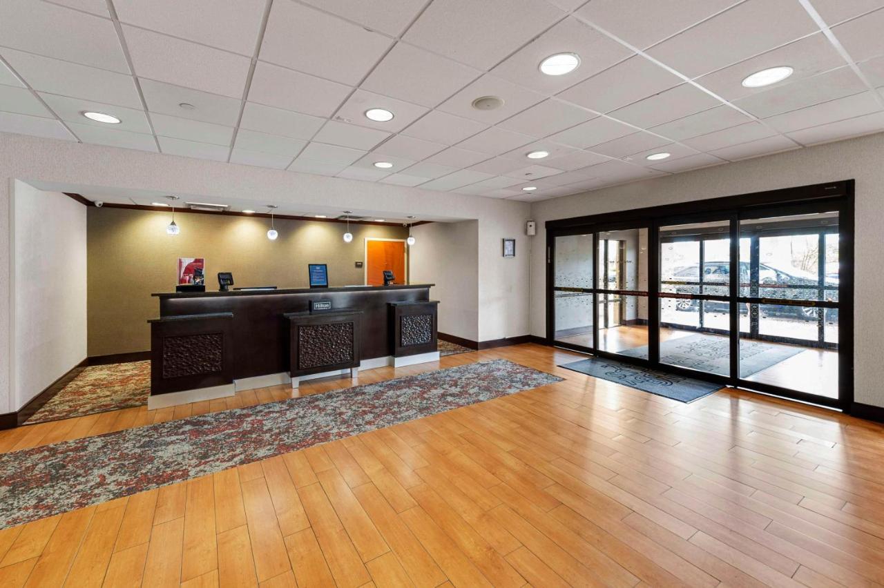 Hampton Inn Nanuet Bagian luar foto