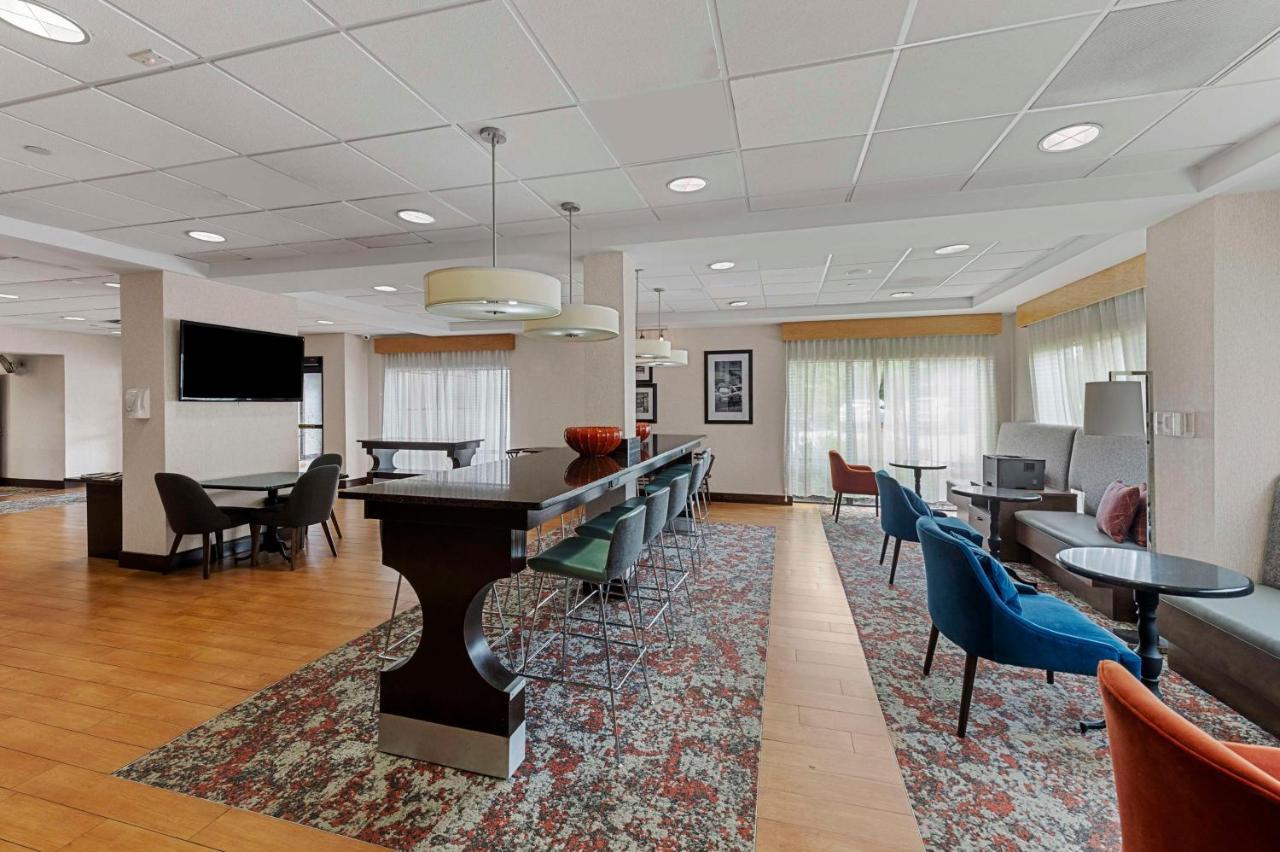 Hampton Inn Nanuet Bagian luar foto