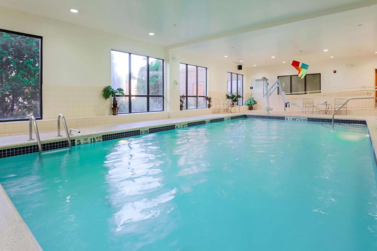 Hampton Inn Nanuet Bagian luar foto