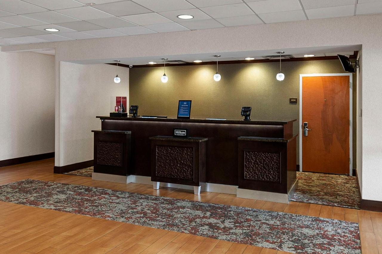 Hampton Inn Nanuet Bagian luar foto