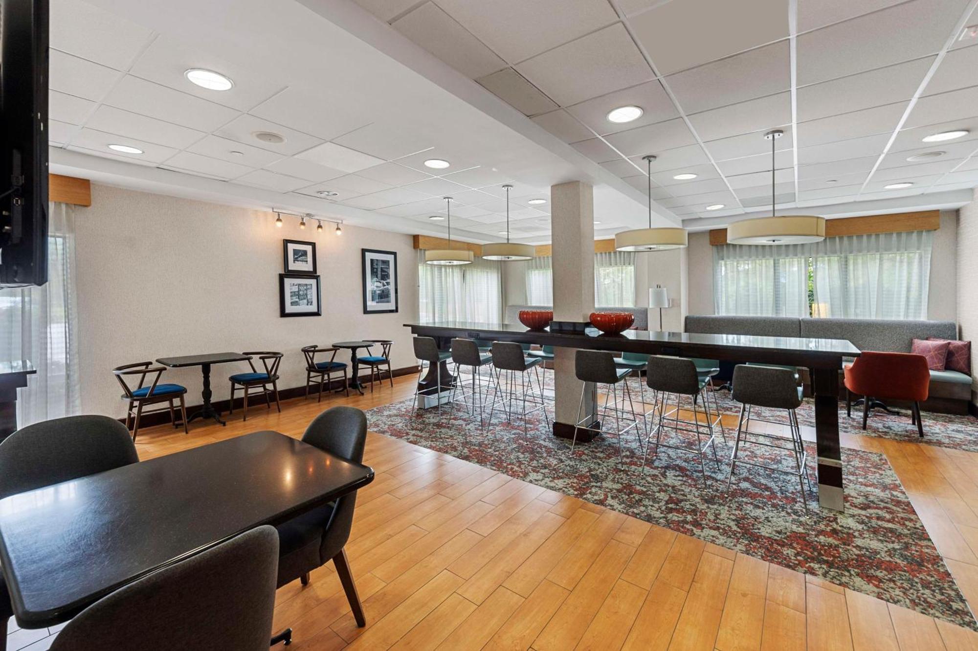 Hampton Inn Nanuet Bagian luar foto