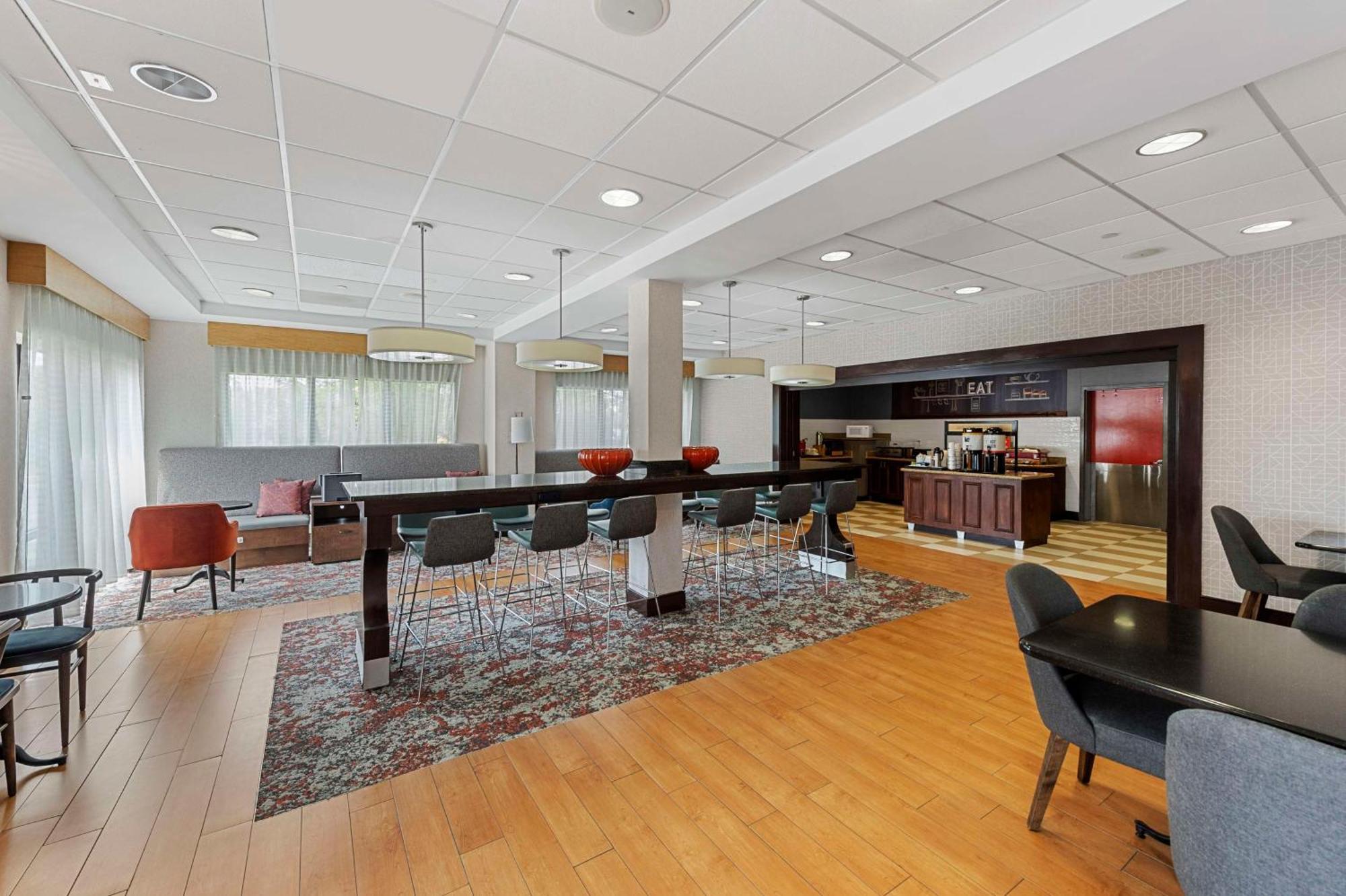 Hampton Inn Nanuet Bagian luar foto