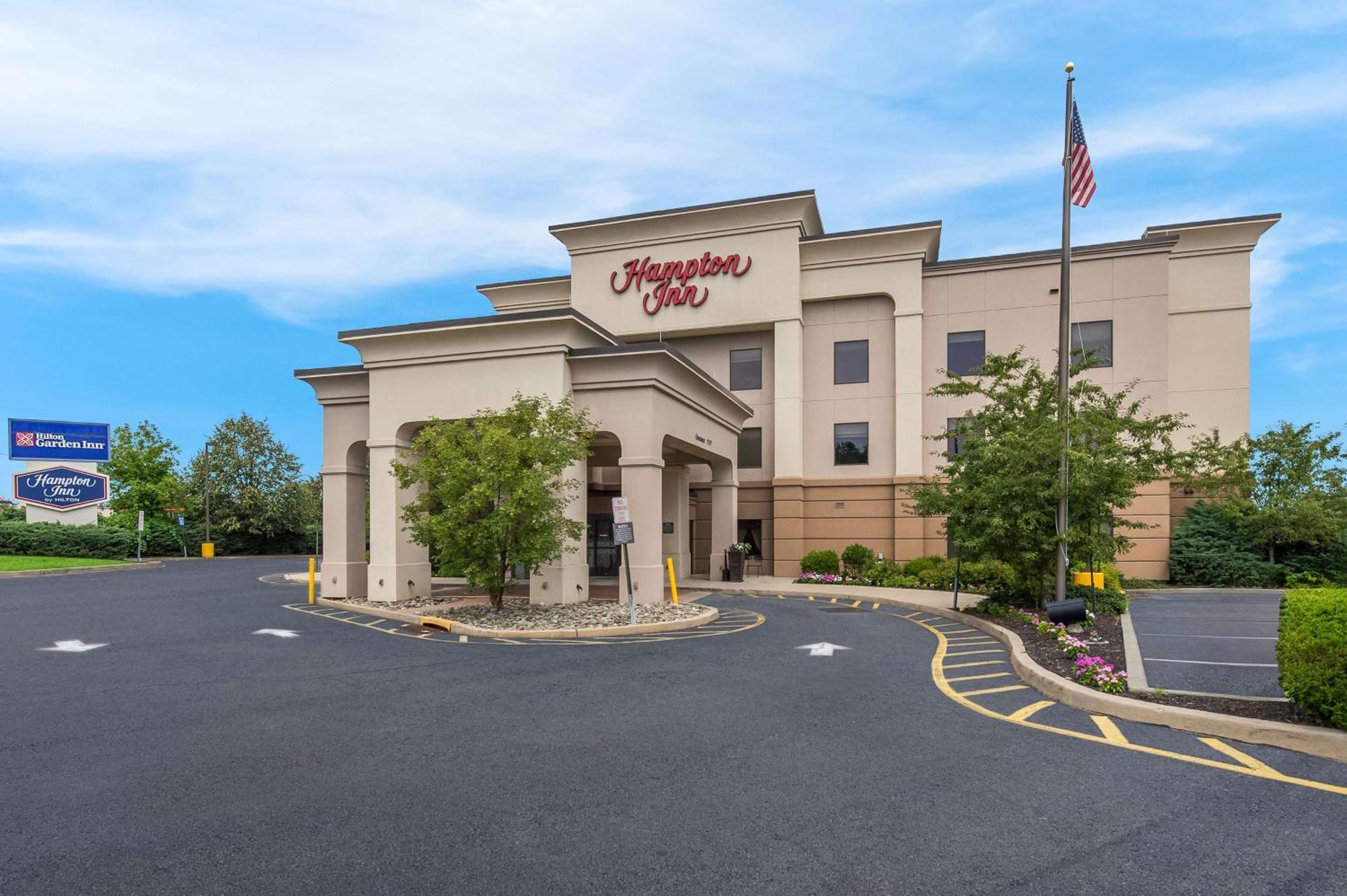 Hampton Inn Nanuet Bagian luar foto